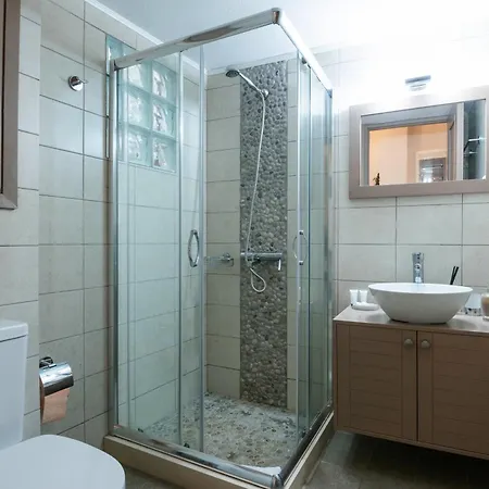 Plaka On The Water First Floor Apartment *